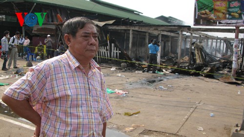 Cháy chợ Vientiane (Lào), nhiều gia đình Việt kiều trắng tay - ảnh 3